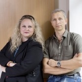 Tiešsaistes saruna ar rakstniekiem Maiju Pohodņevu un Modri Pelsi